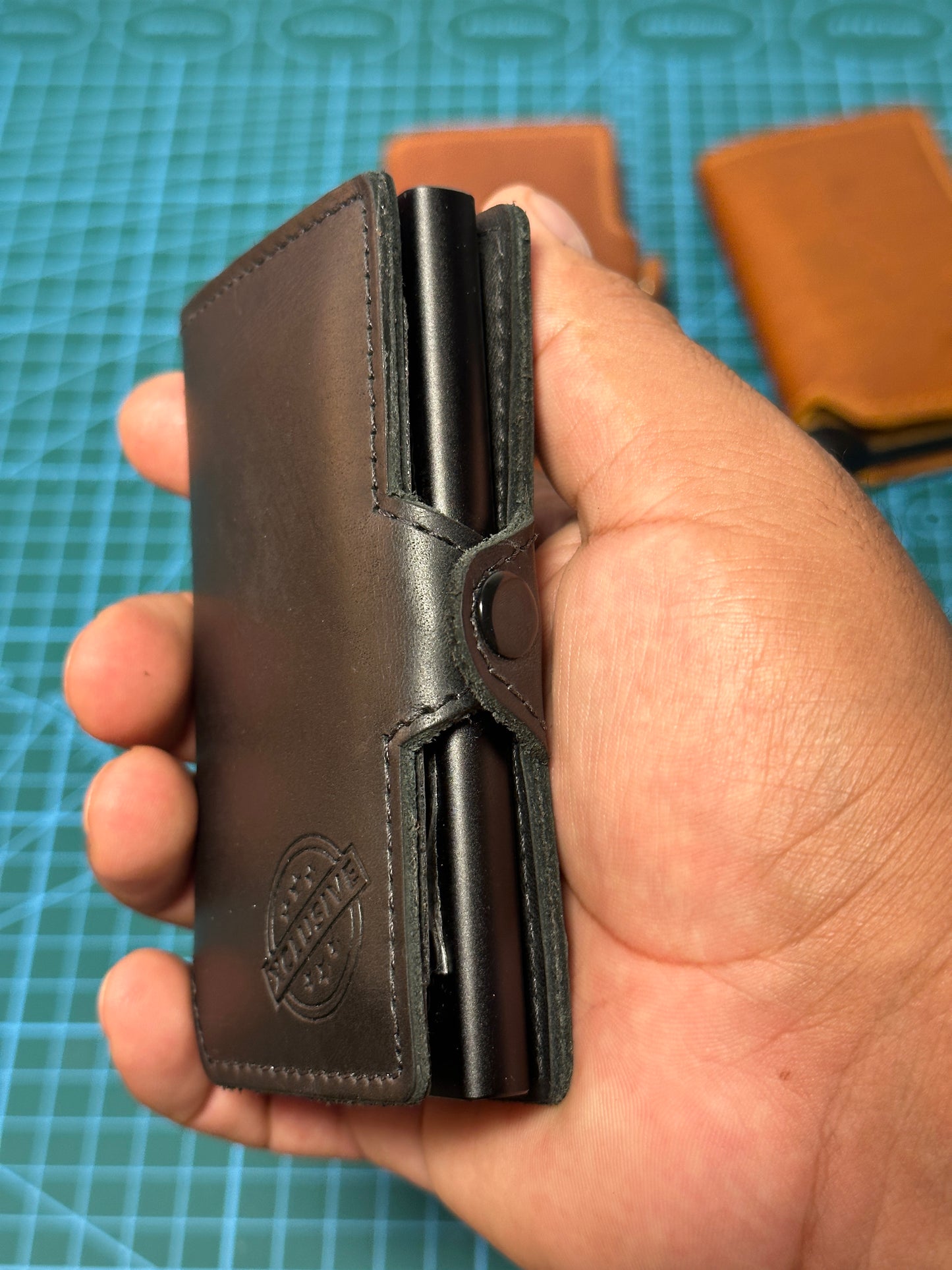 XLCUSIVE™ – Billetera Inteligente de Cuero Genuino