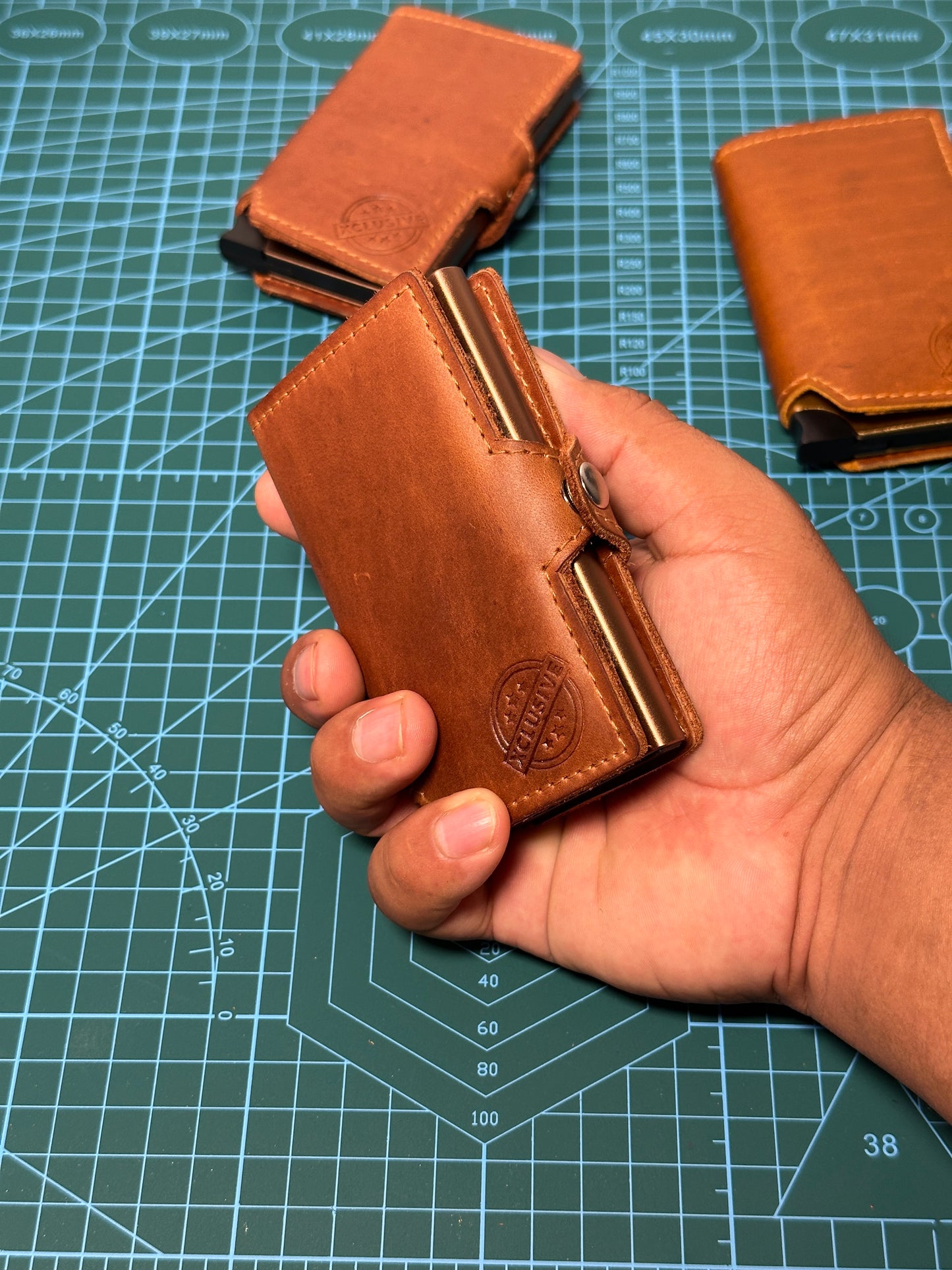 XLCUSIVE™ – Billetera Inteligente de Cuero Genuino